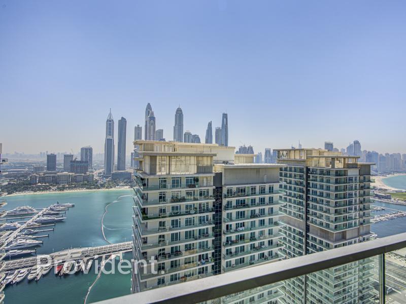 Apartment for sale with 2 bedrooms in Beach Vista, EMAAR Beachfront