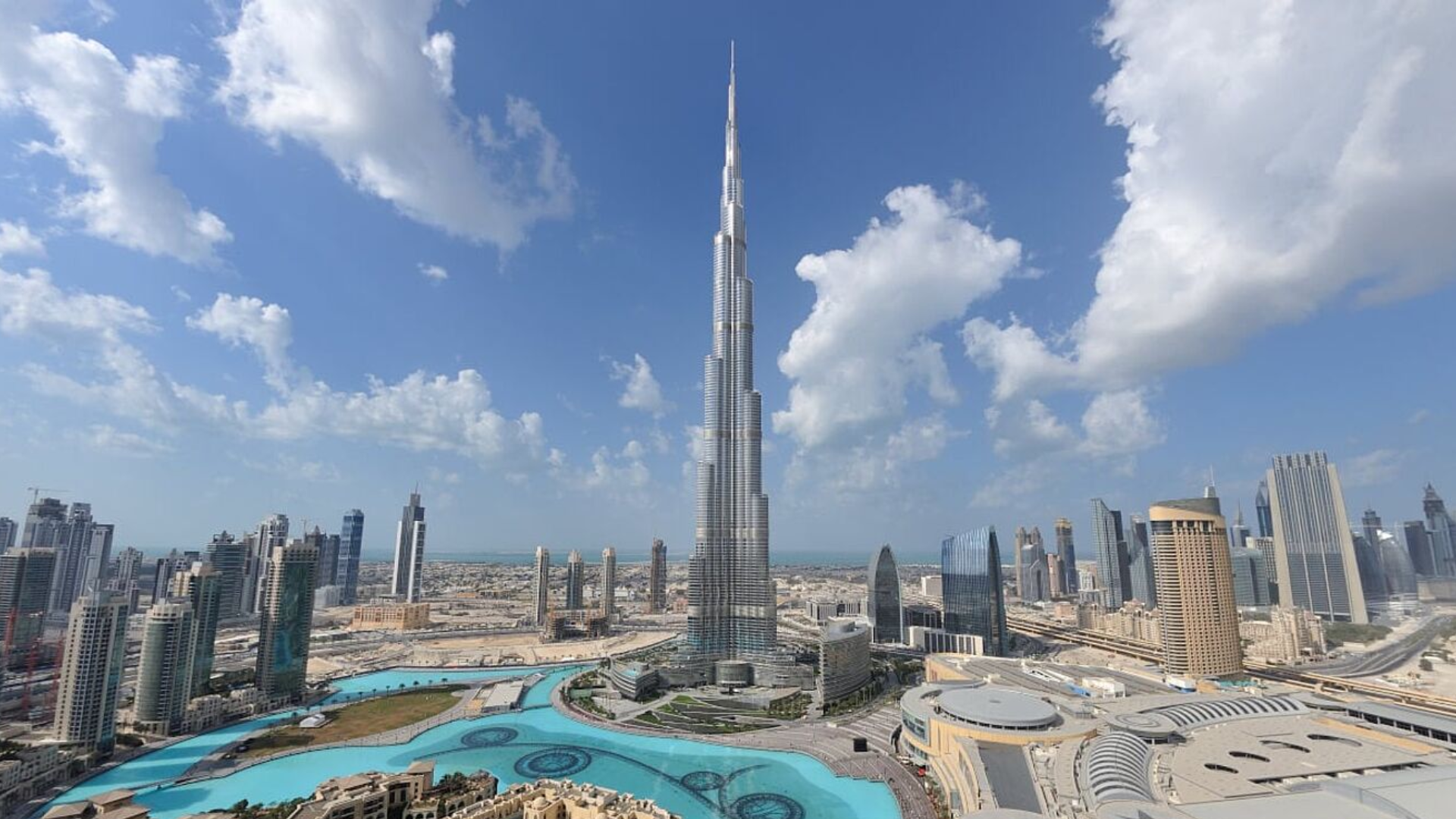 Why Do So Many Americans Live in Dubai?