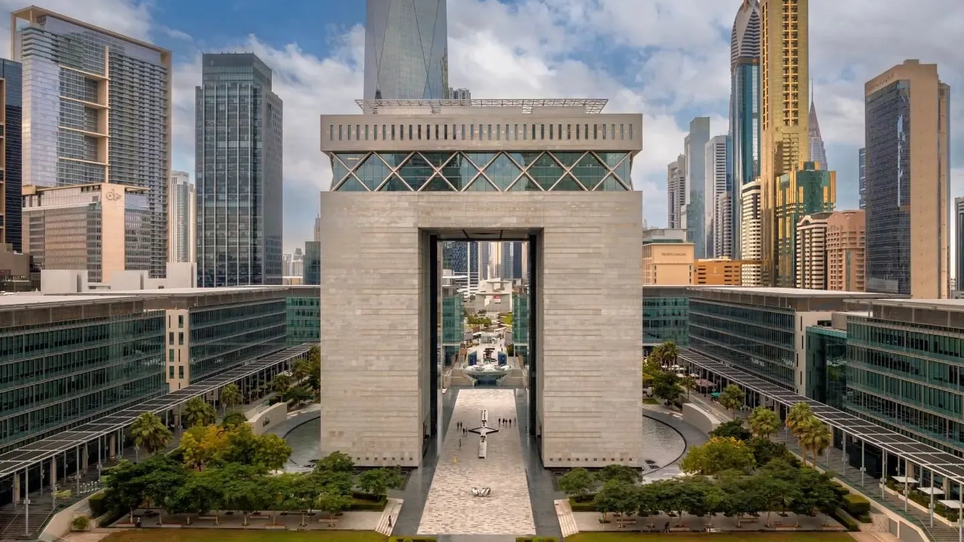 us-trading-giant-robinhood-makes-its-middle-east-debut-dubai-featured-1920x1080.jpg